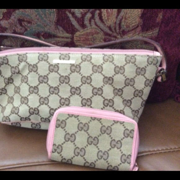Gucci pochette with matching wallet